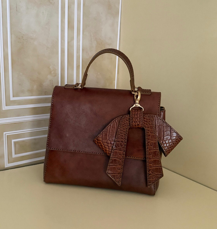 کیف زنانه کارملا چرم طبیعی گاوی دست دوز