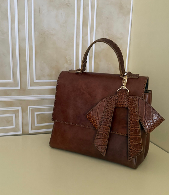 کیف زنانه کارملا چرم طبیعی گاوی دست دوز